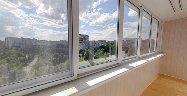 Чем застеклить балкон: ПВХ или алюминием Мытищи