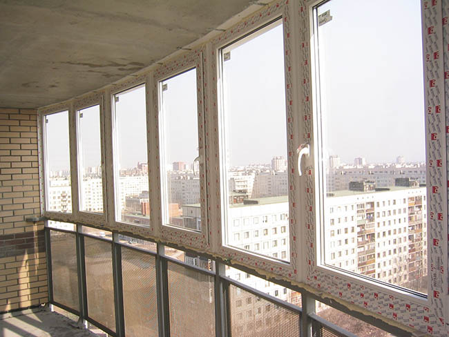 Недорогое остекление общего балкона Мытищи