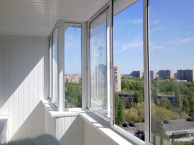Нестандартное остекление балконов косой формы и проблемных балконов Мытищи